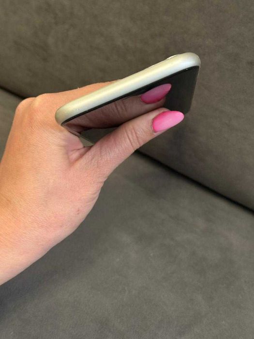 Айфон 11 в отличном состоянии с эмиратов