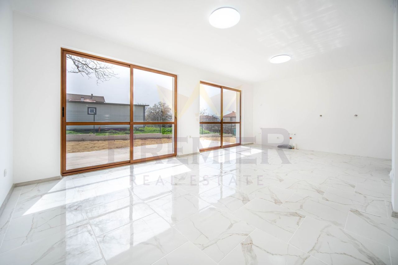 Продава се Къща в с. Оброчище, Област Добрич - 110 кв.м за 1537 €/кв.м - Снимка #4