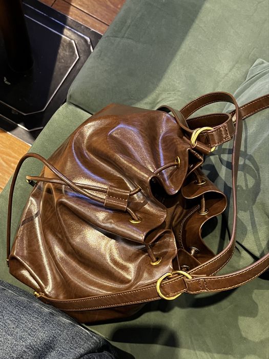 продаю сумку Charles&Keith Neva Two-Way Bucket Bag