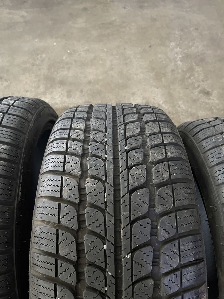 Зимни гуми Sunny Snowmaster 215/40 R17