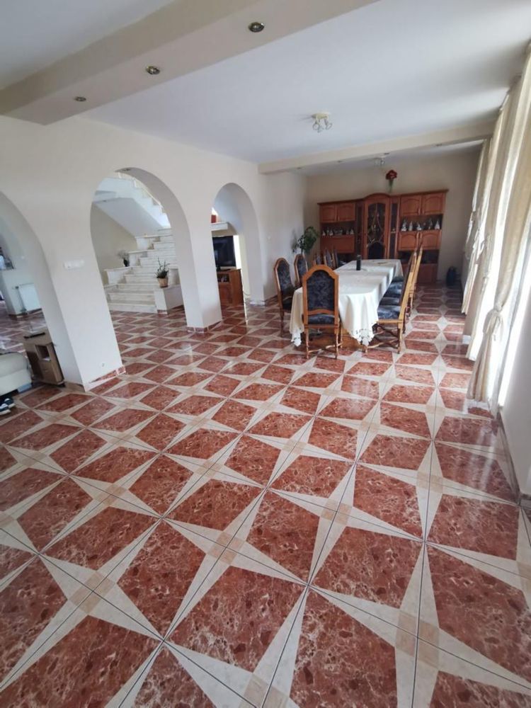 Casa de inchiriat pretabila pentru  locuit sau saptiu comercial