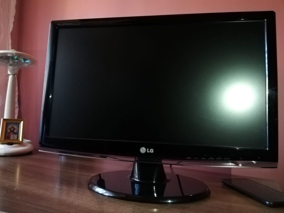 Vând unitate calculator HP+monitor LG+tastatură Promate