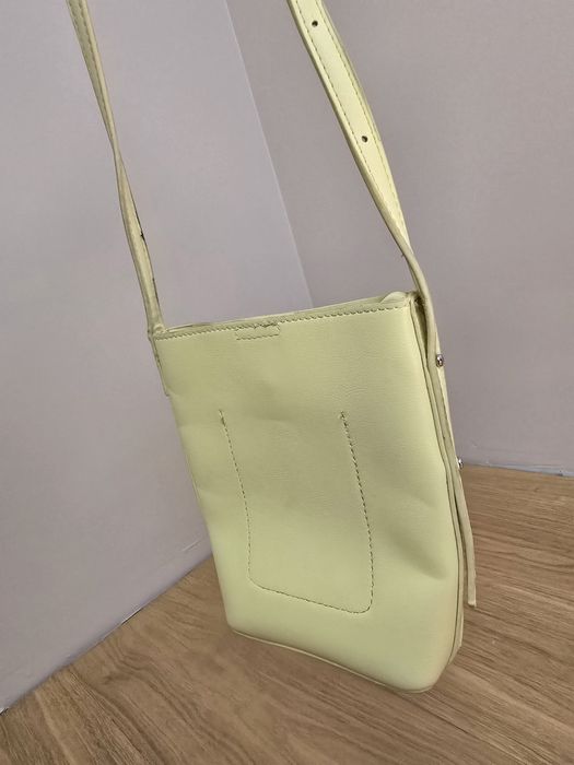 Жълта дамска чанта