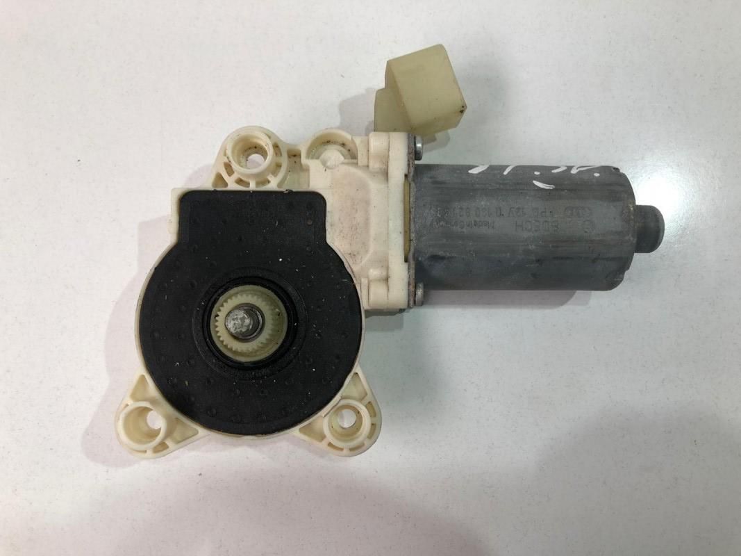 Motoras macara geam stanga spate a2198200542 Mercedes-Benz CLS-Class