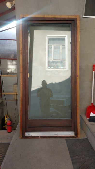 Usa termopan lemn masiv