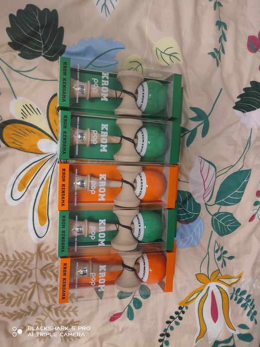 Kendama originală KROM POP Verde Închis/Orange– nouă, sigilată