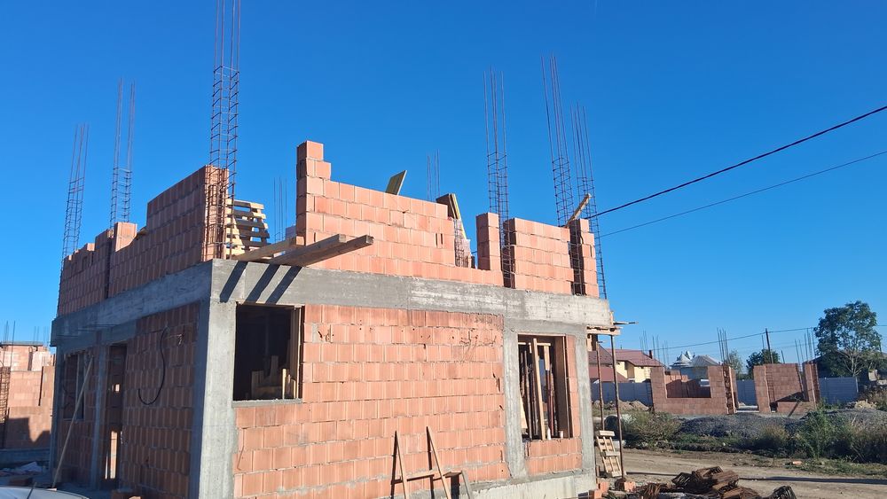 Echipa construim case la roșu pret 50 /60€mp