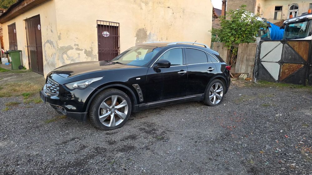 Infiniti FX 30 Infiniti FX 30d defect Motorul merge neregulat înmatriculată in RO