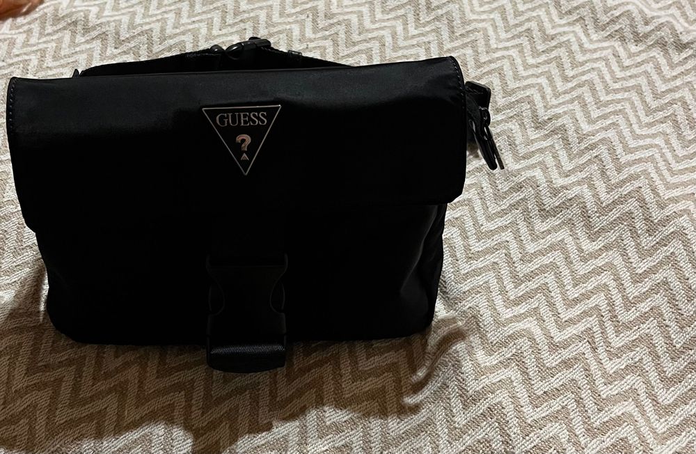 Мъжка чанта през рамо guess