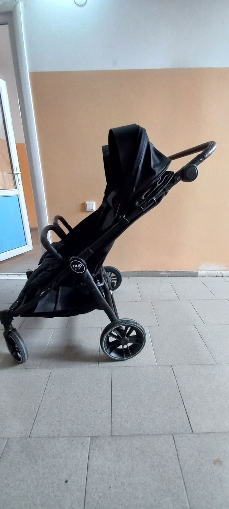 Продам двухместную коляску. В отличном состоянии. Всесезонная.