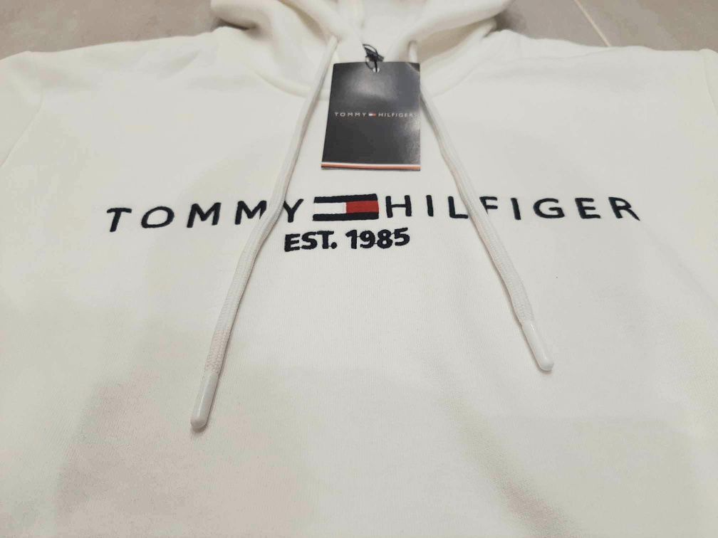 Суичър (худи) Tommy Hilfiger в бял цвят - ТОП модел за сезона ! ! !