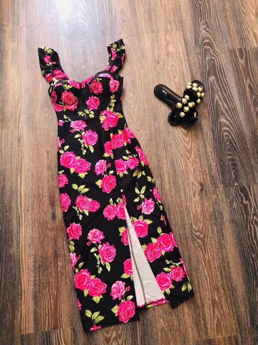 Rochie midi inflorata, model actual si modern