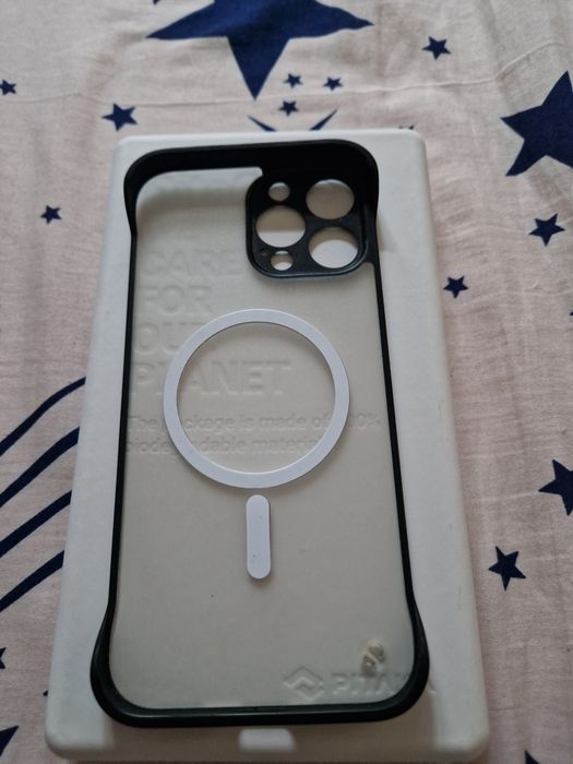 Vând 3 huse Iphone 16 pro Pitaka si 1 pentru Iphone 15 pro max
