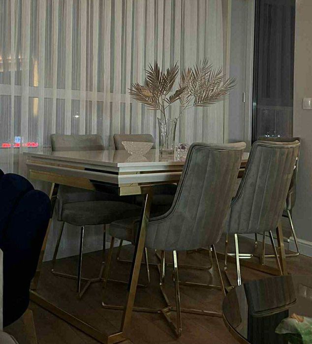 Маса за хранене със 6 стола