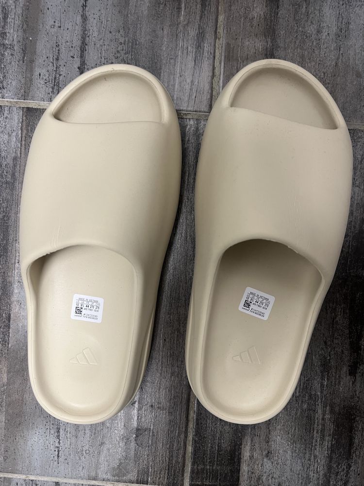 Yeezy slides bone white 44