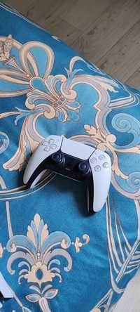 Vand controller ps5 in stare excelenta.