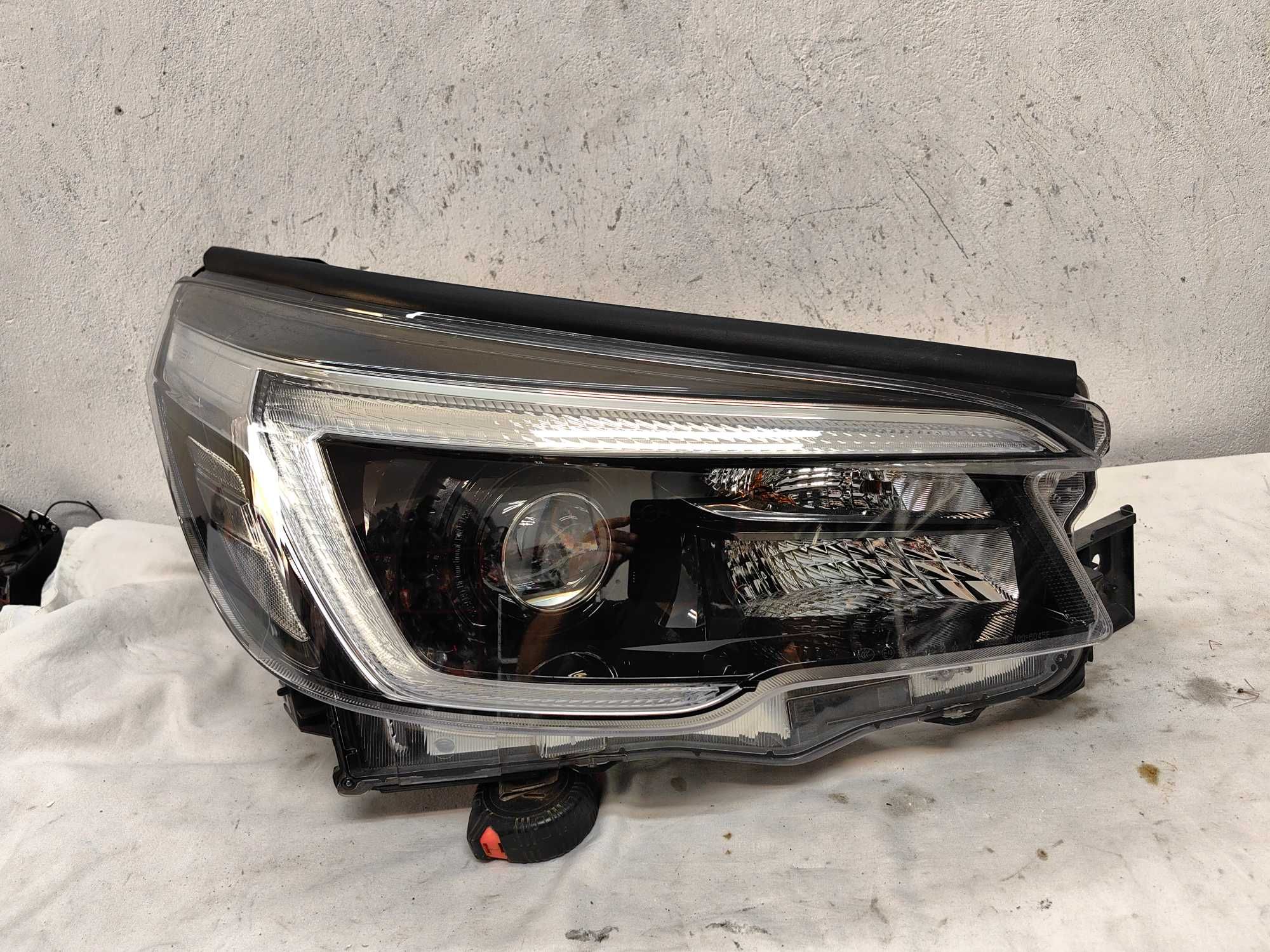 Оригинален фар Субару  Subaru Forester Full Led