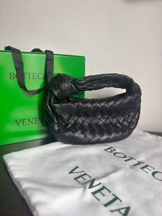 Bottega Veneta Jodie черна чанта от естествена кожа