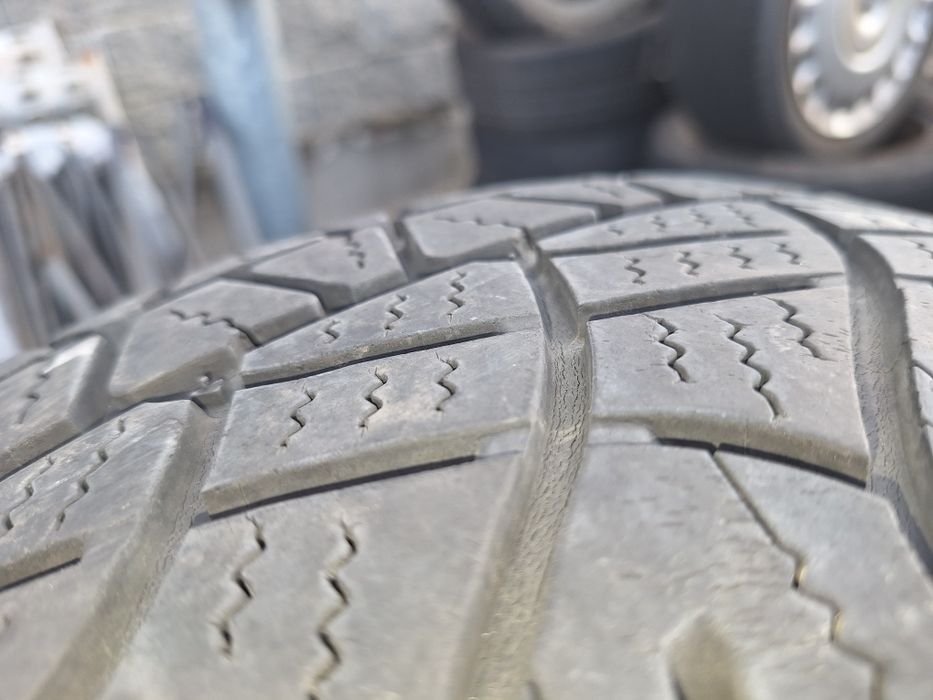 Продавам две гуми за джип MICHELIN