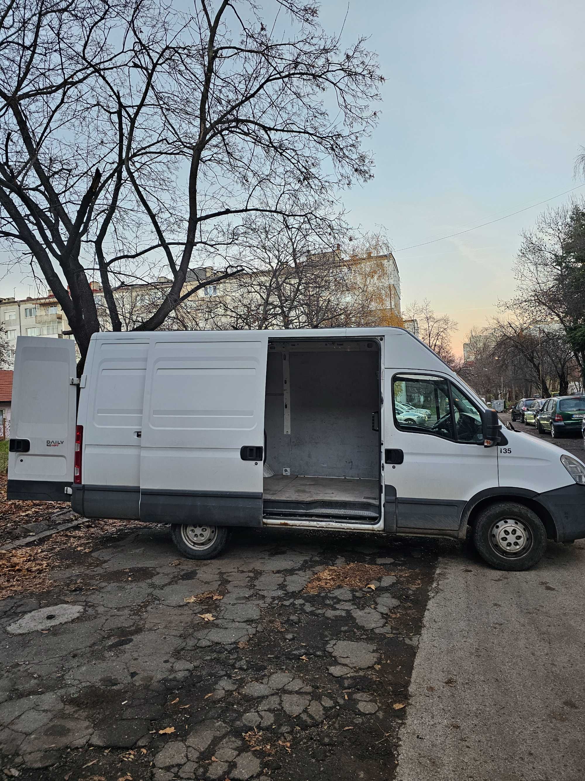 Извозване на боклук и транспортни услуги.
