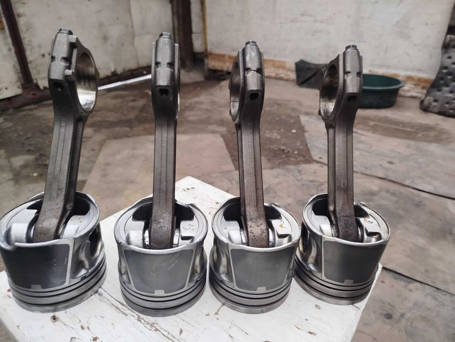 Vand Bloc motor 2.3 si 4 Pistoane cu biele Renault Master 3