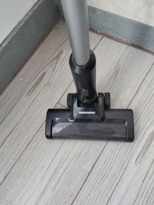 Aspirator vertical Grundig stare foarte bună