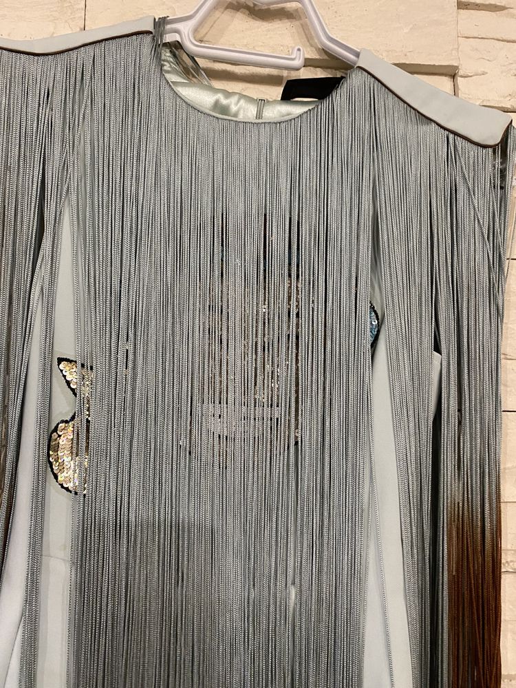 Къса оригинална рокля с ресни на марката elisabetta franchi