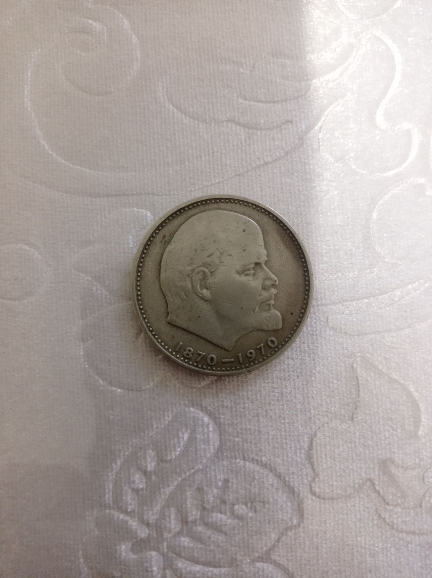 Продаю юбилейную монету 1 Рубль