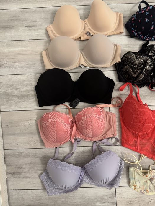 Lot 11 sutiene super pret 80c