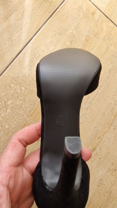 Sandale cu toc noi în cutie