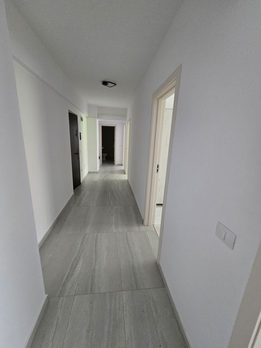 Inchiriez apartament 3 camere