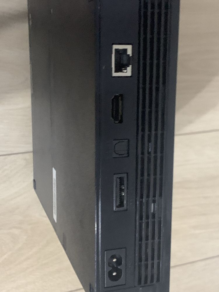 [Ps3]Vând consolă Sony Slim 150 GB [cabluri si 2 manete]