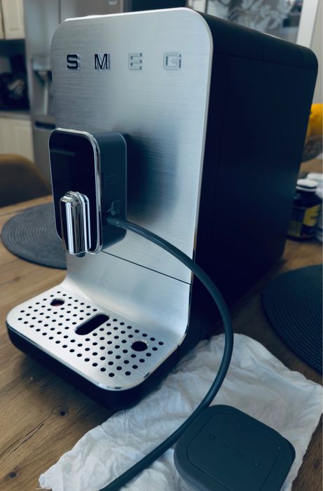 Espressor automat-Smeg-BCC13BLMEU