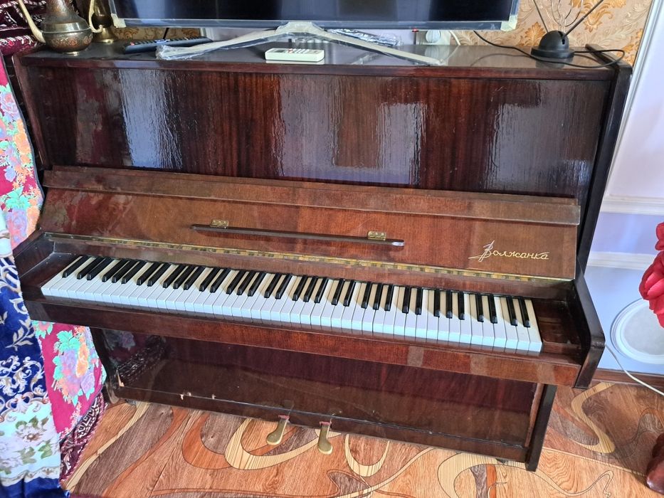 PIANINO sotiladi srochna