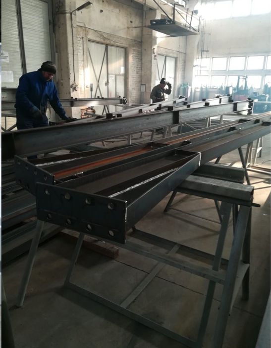 Vand hale si structuri metalice accept variante cu duba