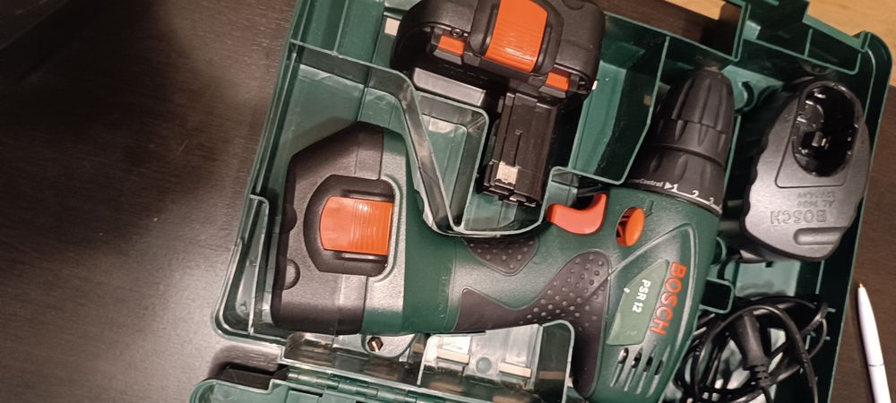 Mașina de găurit BOSCH PSR 12