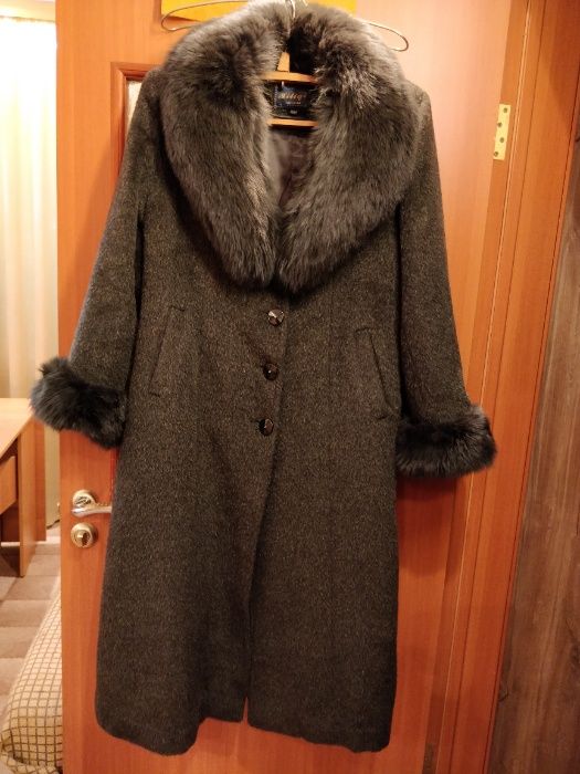 Шикарное зимнее/демисезонное женское пальто с натуральным мехом песца