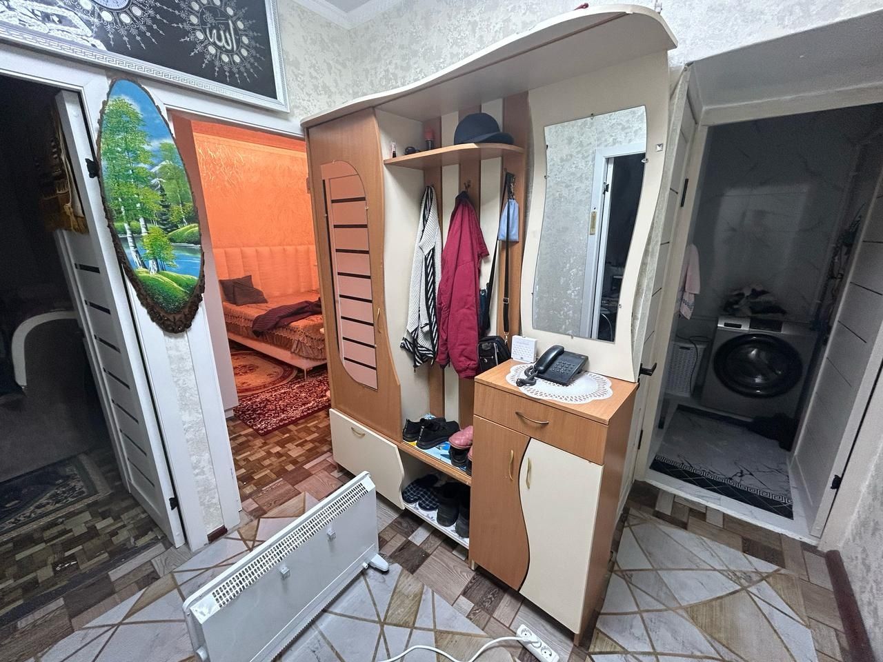 Шкаф в прихожую , в отличном состоянии