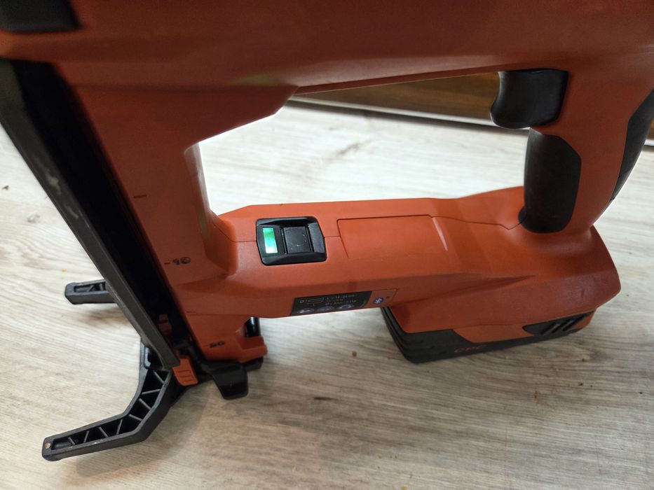 Pistol de batut cuie in beton si metal  Hilti BX 3