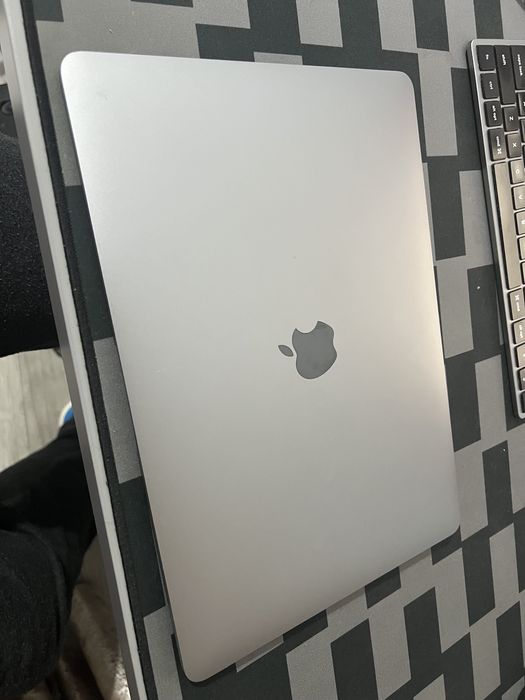 Laptop Macbook Air M1 8gb 256gb, impecabil, cutie completa