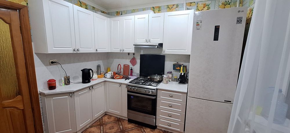 3-х комнатная квартира ленинградка район 8 школы, магазин Победа