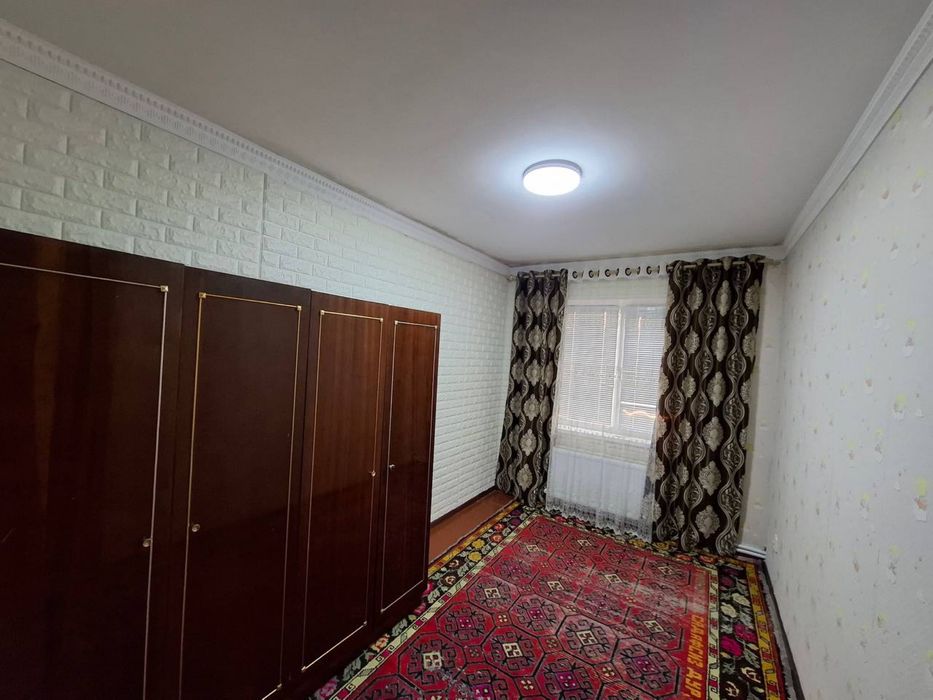 Tenisniykort yonida Luboyga beriladi