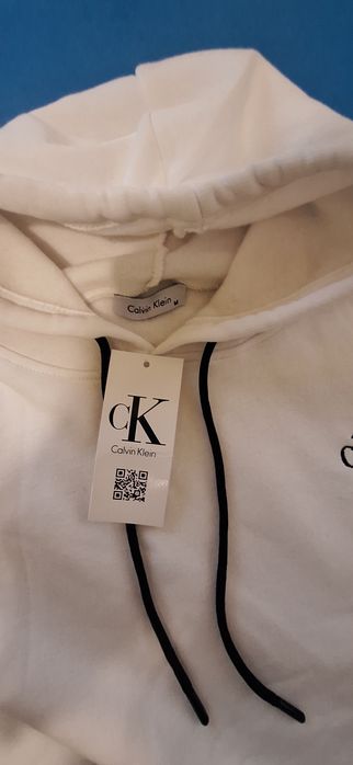 Горнище с бродирано лого чисто ново