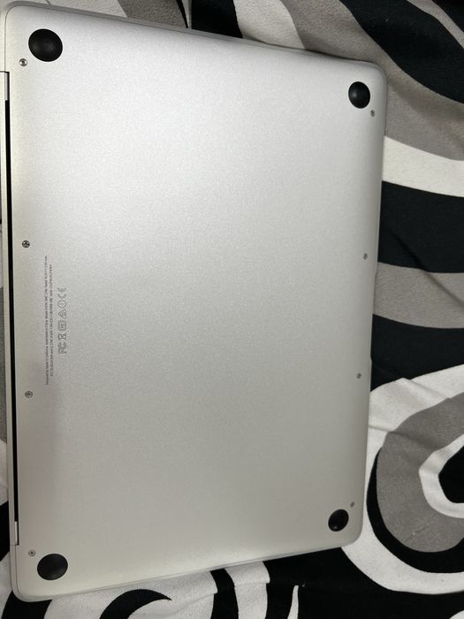 MacBook 12” (Early 2015) – Intel Core M, 8GB RAM, SSD 256GB