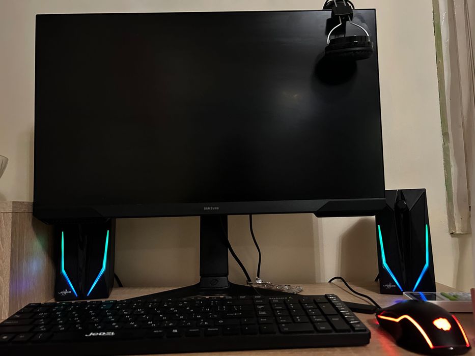 Геймърски Компютър + Монитор 180Hz