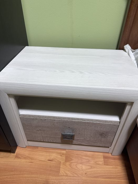 Продам тумбу для спальни хорошего качества