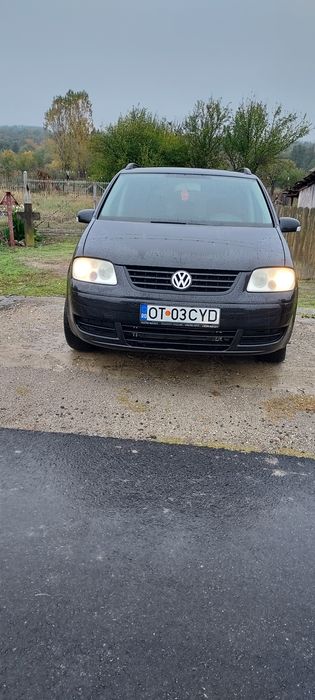 Vând Volkswagen Touran
