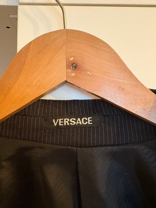 Vand costum versace în stare impecabila