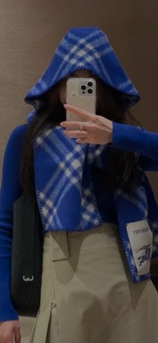 Esarfa-fular Burberry model 2026