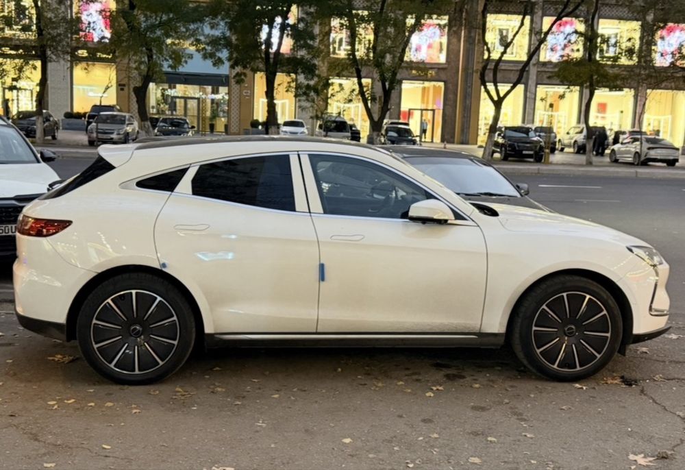 Huawei Seres SF5 AWD dual motor